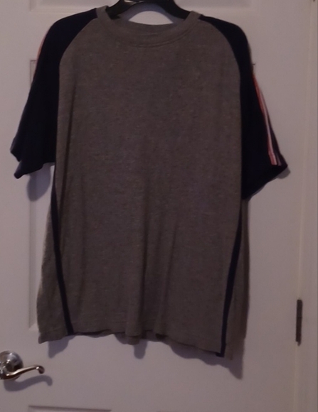 💙🌺 Gray And Blue Shirt - Picture 9 of 9